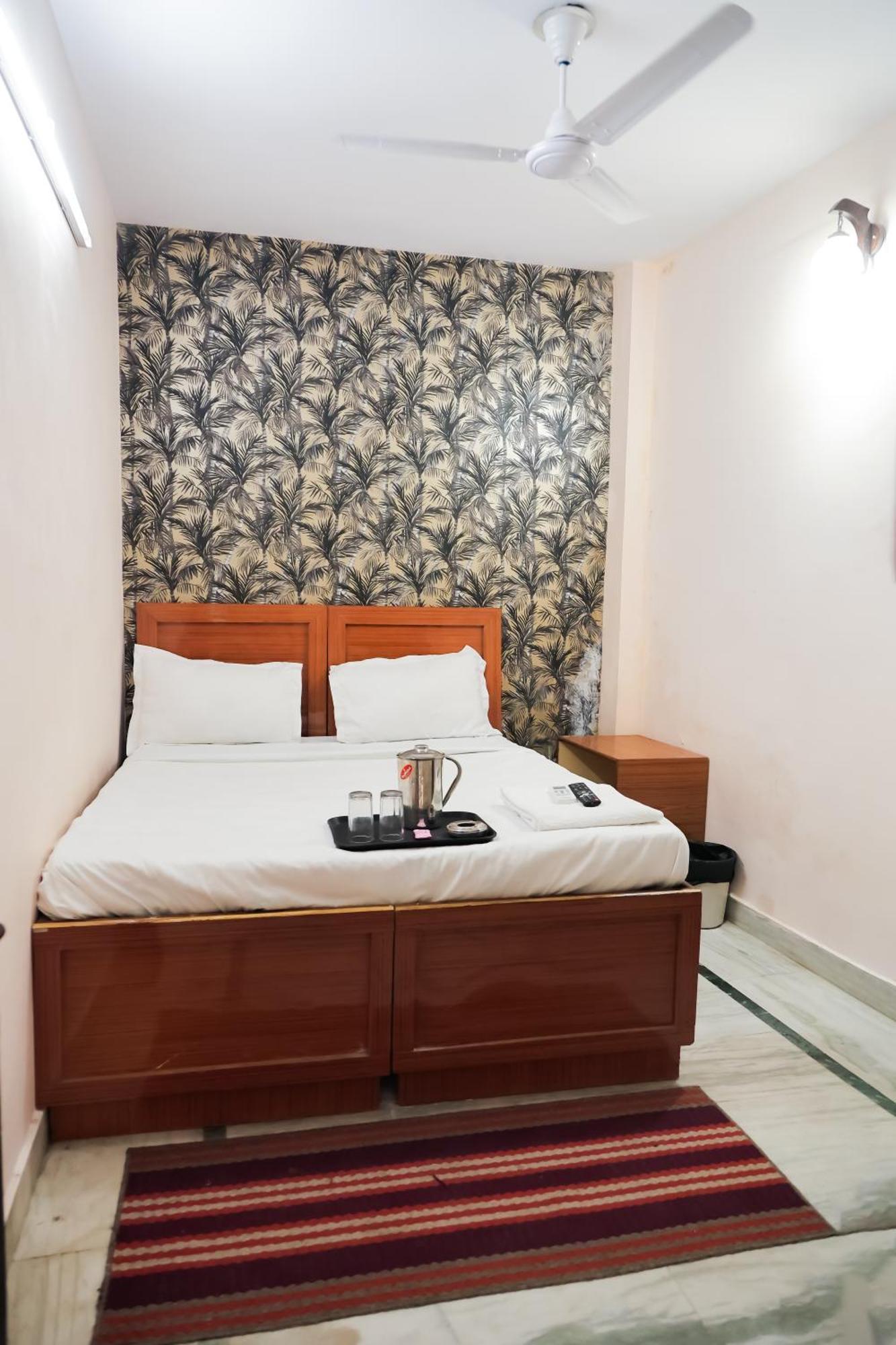 Mannat Stay Hotel - Laxmi Nagar Nova Deli Exterior foto